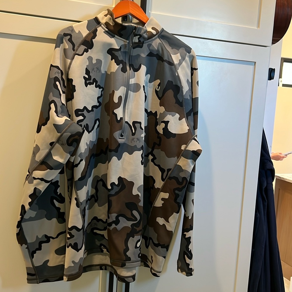 Peloton 200 Zip-T minimalist mid-layer for warmth without the weight.
Vias XXXL